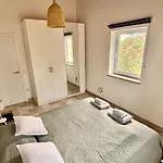 Vale Do Guizo: Casa Poente On The Contryside, Close By The Sea. Feriehus *