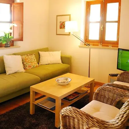 Vale Do Guizo: Casa Poente On The Contryside, Close By The Sea.