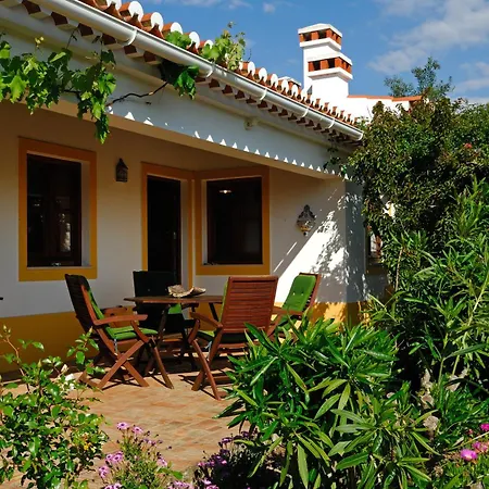 Vale Do Guizo: Casa Poente On The Contryside, Close By The Sea. Holiday home *