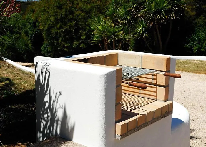 Vale Do Guizo: Casa Poente On The Contryside, Close By The Sea. 度假居