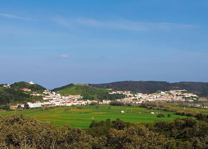 Vale Do Guizo: Casa Poente On The Contryside, Close By The Sea. 度假居 阿尔热祖尔