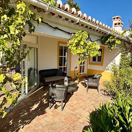 Vale Do Guizo: Casa Poente On The Contryside, Close By The Sea. Сasa de vacaciones *